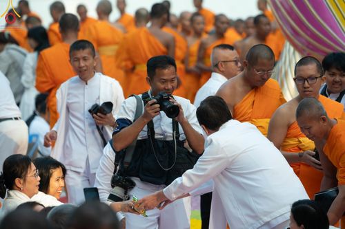 ภาพ No.198930:V.50 สารพัดV สารพัดดี ที่ธรรมยาตรา ในโครงการธรรมยาตรา กตัญญูบูชา มหาปูชนียาจารย์ พระมงคลเทพมุนี(สด จนฺทสโร) พระผู้ปราบมาร อนุสรณ์สถาน 7 แห่ง ปีที่ 13 ระหว่างวันที่ 2-31 มกราคม พ.ศ. 2568