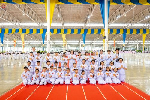 ภาพ No.251766:วันที่ 10 ตุลาคม พ.ศ. 2568 พิธีทอดผ้าป่าสมทบกฐินวัดพระธรรมกาย และสมทบกฐิน 30,000 กว่าวัดทั่วประเทศ ครั้งที่ 3 ณ สภาธรรมกายสากล วัดพระธรรมกาย