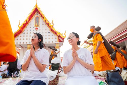 ภาพ No.110596:พิธีต้อนรับพระธรรมยาตรา ในโครงการธรรมยาตรากตัญญูบูชา มหาปูชนียาจารย์ พระมงคลเทพมุนี(สด จนฺทสโร) พระผู้ปราบมาร อนุสรณ์สถาน 7 แห่ง ปีที่ 12 วันที่ 11 มกราคม พ.ศ. 2567 ณ อนุสรณ์สถานลำดับที่ 3 สถานที่เกิดใหม่ในเพศสมณะ วัดสองพี่น้อง จ.สุพรรณบุรี
