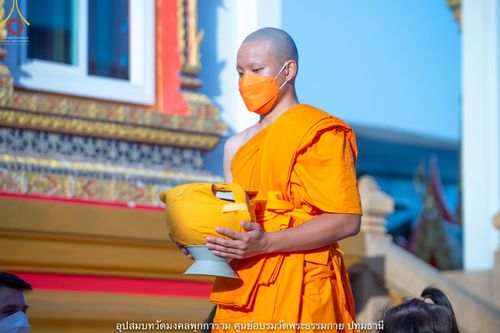 ภาพ No.40404:พิธีตัดปอยผม ปลงผม ขอขมารับผ้าไตรและพิธีบรรพชา ในโครงการอุปสมบท บูชาธรรมมหาปูชนียาจารย์ ประจำปี 2564 ชุดที่ 12