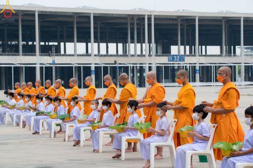 ภาพ No.44014:ประมวลภาพพิธีปลงผม โครงการบรรพชาสามเณรฟื้นฟูพระพุทธศาสนาทั่วไทย ณ ศูนย์อบรมวัดพระธรรมกาย