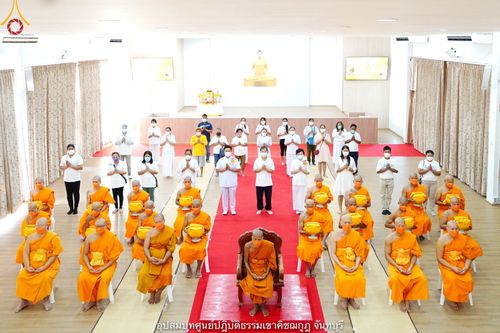 ภาพ No.40727:พิธีตัดปอยผม ปลงผม ขอขมารับผ้าไตรและพิธีบรรพชา ในโครงการอุปสมบท บูชาธรรมมหาปูชนียาจารย์ ประจำปี 2564 ชุดที่ 15