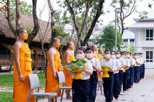 ภาพ No.44506:ประมวลภาพพิธีปลงผม โครงการบรรพชาสามเณรหน่อแก้วเปรียญธรรมรุ่นที่ 10