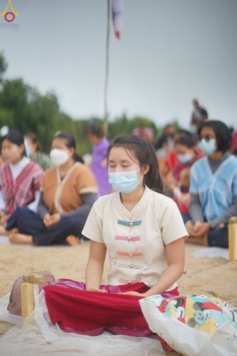 ภาพ No.50672:ประมวลภาพพิธีตักบาตร ณ วัดแม่แพ จ.แม่ฮ่องสอน เนื่องในวันธรรมชัย