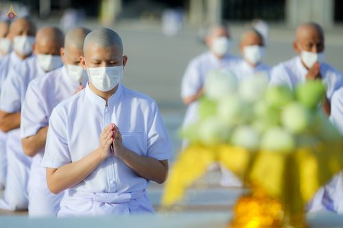 ภาพ No.47582:ประมวลภาพพิธีขอขมาและมอบผ้าไตร โครงการบรรพชาอุปสมบทหมู่ รุ่นเข้าพรรษา 2565