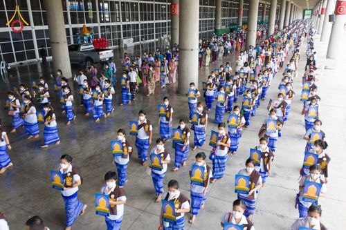 ภาพ No.52093:ประมวลภาพพิธีตักบาตรมิตรภาพไทย-เมียนมาร์ 105 รูป ณ วัดพระธรรมกาย