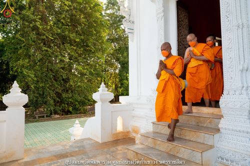 ภาพ No.39919:พิธีตัดปอยผม ปลงผม ขอขมารับผ้าไตรและพิธีบรรพชา ในโครงการอุปสมบท บูชาธรรมมหาปูชนียาจารย์ ประจำปี 2564 ชุดที่ 7