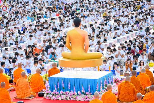 ภาพ No.49533:ประมวลภาพพิธีตักบาตรพระสงฆ์ 1,091 รูป เนื่องในวันแม่แห่งชาติ ณ ตลาดจัมโบ้ ชุดที่ 1