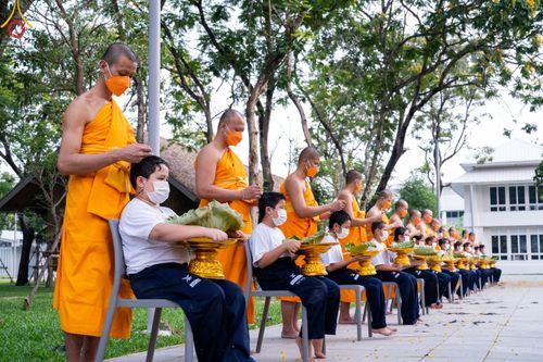 ภาพ No.44504:ประมวลภาพพิธีปลงผม โครงการบรรพชาสามเณรหน่อแก้วเปรียญธรรมรุ่นที่ 10