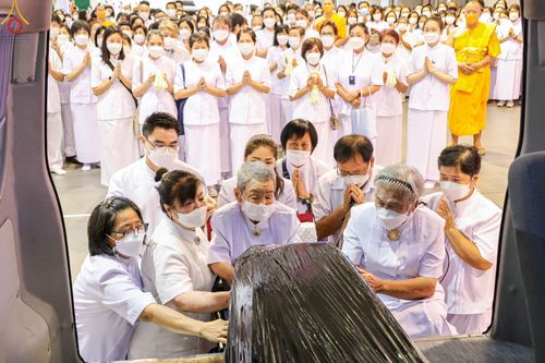 ภาพ No.48541:ประมวลภาพพิธีรับร่างนักสร้างบารมี พระเดชพระคุณพระสุธรรมญาณวิเทศ วิ. (สุธรรม สุธมฺโม)