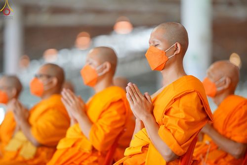 ภาพ No.48237:ประมวลภาพพิธีถวายผ้าอาบน้ำฝน และประทีปโคมไฟ เนื่องในวันอาสาฬหบูชา ประจำปี 2565