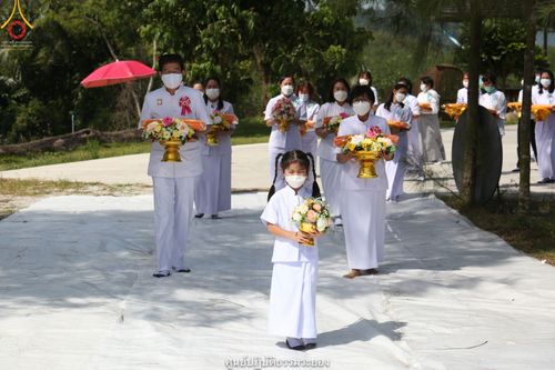 ภาพ No.39526:พิธีตัดปอยผม ปลงผม ขอขมารับผ้าไตรและพิธีบรรพชา ในโครงการอุปสมบท บูชาธรรมมหาปูชนียาจารย์ ประจำปี 2564  ชุดที่ 2