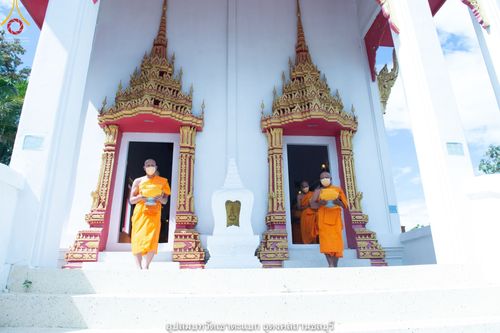 ภาพ No.40314:พิธีตัดปอยผม ปลงผม ขอขมารับผ้าไตรและพิธีบรรพชา ในโครงการอุปสมบท บูชาธรรมมหาปูชนียาจารย์ ประจำปี 2564 ชุดที่ 11