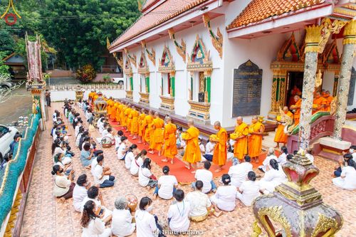 ภาพ No.39841:พิธีตัดปอยผม ปลงผม ขอขมารับผ้าไตรและพิธีบรรพชา ในโครงการอุปสมบท บูชาธรรมมหาปูชนียาจารย์ ประจำปี 2564 ชุดที่ 6