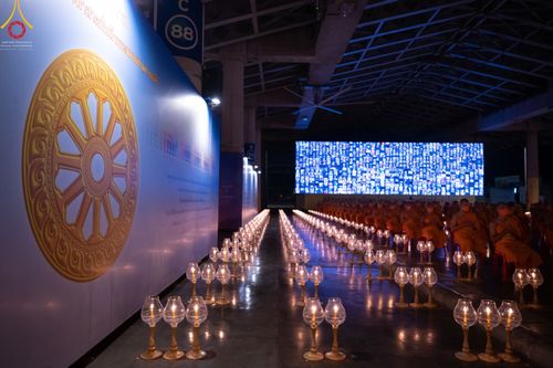 ภาพ No.42029:พิธีฉลองชัยสวดมนต์ บทธัมมจักกัปปวัตตนสูตร 4,000,002,565 จบ เพื่อเป็นสิริมงคลตอนรับศักราชใหม่