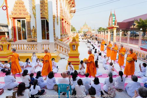 ภาพ No.40399:พิธีตัดปอยผม ปลงผม ขอขมารับผ้าไตรและพิธีบรรพชา ในโครงการอุปสมบท บูชาธรรมมหาปูชนียาจารย์ ประจำปี 2564 ชุดที่ 12