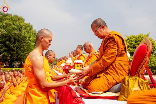 ภาพ No.314146:วันจันทร์ที่ 16 มีนาคม พ.ศ. 2569 พิธีถวายบาตรอัฐบริขาร และพิธีขอนิสัยแก่สามเณรธรรมทายาท 500 รูป ณ วิหารมายาเทวี ประเทศเนปาล