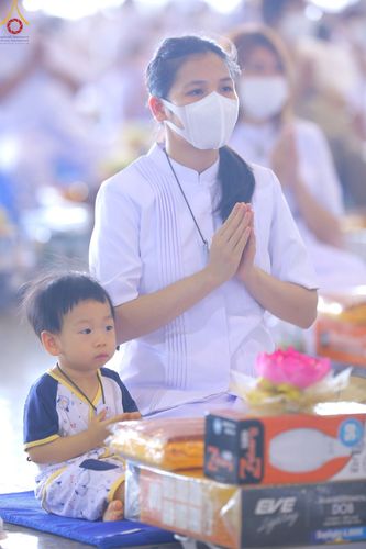 ภาพ No.48238:ประมวลภาพพิธีถวายผ้าอาบน้ำฝน และประทีปโคมไฟ เนื่องในวันอาสาฬหบูชา ประจำปี 2565