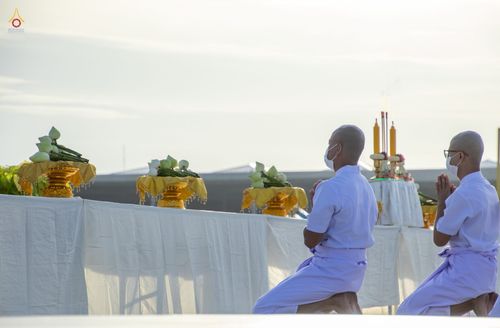 ภาพ No.47583:ประมวลภาพพิธีขอขมาและมอบผ้าไตร โครงการบรรพชาอุปสมบทหมู่ รุ่นเข้าพรรษา 2565