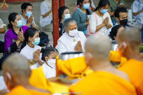 ภาพ No.39840:พิธีตัดปอยผม ปลงผม ขอขมารับผ้าไตรและพิธีบรรพชา ในโครงการอุปสมบท บูชาธรรมมหาปูชนียาจารย์ ประจำปี 2564 ชุดที่ 6