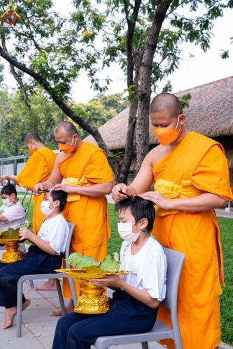 ภาพ No.44505:ประมวลภาพพิธีปลงผม โครงการบรรพชาสามเณรหน่อแก้วเปรียญธรรมรุ่นที่ 10