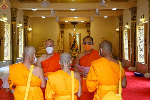 ภาพ No.48091:ประมวลภาพพิธีเวียนประทักษิณ และบรรพชาอุปสมบท รุ่นเข้าพรรษา ปี 2565