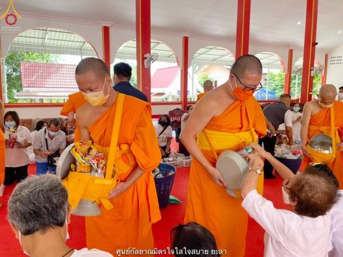 ภาพ No.40990:พิธีตัดปอยผม ปลงผม ขอขมารับผ้าไตรและพิธีบรรพชา ในโครงการอุปสมบท บูชาธรรมมหาปูชนียาจารย์ ประจำปี 2564 ชุดที่ 18