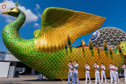 ภาพ No.42711:พิธีอัญเชิญมยุรนาวากาศ ประดิษฐาน ณ อาคาร 100 ปี เนื่องในวันคล้ายวันเกิด ครบ 113 ปี คุณยายอาจารย์มหารัตนอุบาสิกาจันทร์ ขนนกยูง