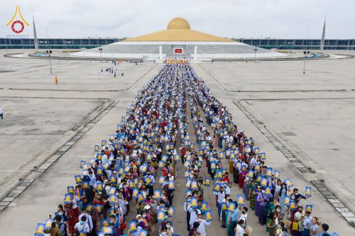 ภาพ No.52099:ประมวลภาพพิธีตักบาตรมิตรภาพไทย-เมียนมาร์ 105 รูป ณ วัดพระธรรมกาย