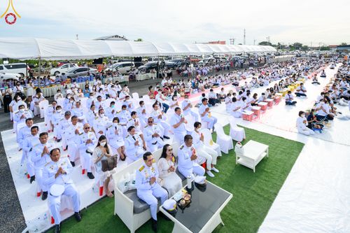 ภาพ No.49536:ประมวลภาพพิธีตักบาตรพระสงฆ์ 1,091 รูป เนื่องในวันแม่แห่งชาติ ณ ตลาดจัมโบ้ ชุดที่ 1