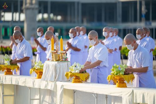 ภาพ No.47584:ประมวลภาพพิธีขอขมาและมอบผ้าไตร โครงการบรรพชาอุปสมบทหมู่ รุ่นเข้าพรรษา 2565