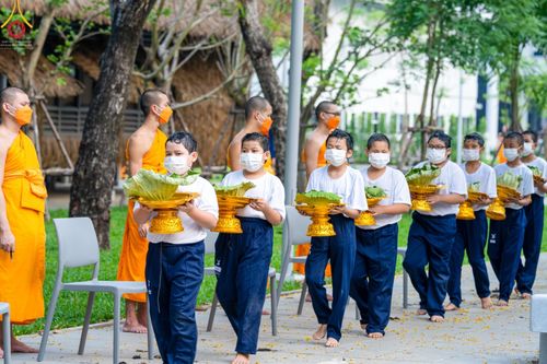ภาพ No.44507:ประมวลภาพพิธีปลงผม โครงการบรรพชาสามเณรหน่อแก้วเปรียญธรรมรุ่นที่ 10