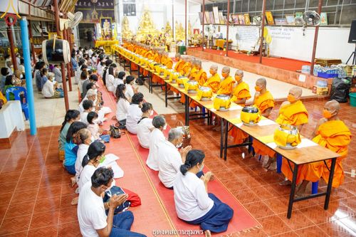 ภาพ No.39842:พิธีตัดปอยผม ปลงผม ขอขมารับผ้าไตรและพิธีบรรพชา ในโครงการอุปสมบท บูชาธรรมมหาปูชนียาจารย์ ประจำปี 2564 ชุดที่ 6