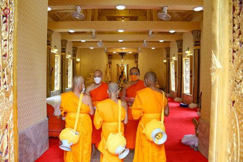 ภาพ No.48090:ประมวลภาพพิธีเวียนประทักษิณ และบรรพชาอุปสมบท รุ่นเข้าพรรษา ปี 2565