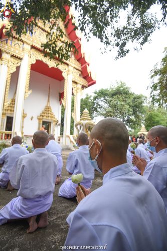 ภาพ No.40139:พิธีตัดปอยผม ปลงผม ขอขมารับผ้าไตรและพิธีบรรพชา ในโครงการอุปสมบท บูชาธรรมมหาปูชนียาจารย์ ประจำปี 2564 ชุดที่ 9