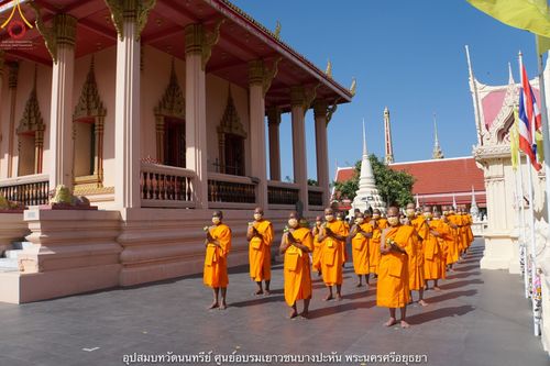 ภาพ No.40827:พิธีตัดปอยผม ปลงผม ขอขมารับผ้าไตรและพิธีบรรพชา ในโครงการอุปสมบท บูชาธรรมมหาปูชนียาจารย์ ประจำปี 2564 ชุดที่ 16