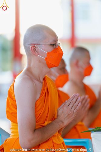 ภาพ No.40406:พิธีตัดปอยผม ปลงผม ขอขมารับผ้าไตรและพิธีบรรพชา ในโครงการอุปสมบท บูชาธรรมมหาปูชนียาจารย์ ประจำปี 2564 ชุดที่ 12