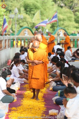 ภาพ No.40735:พิธีตัดปอยผม ปลงผม ขอขมารับผ้าไตรและพิธีบรรพชา ในโครงการอุปสมบท บูชาธรรมมหาปูชนียาจารย์ ประจำปี 2564 ชุดที่ 15