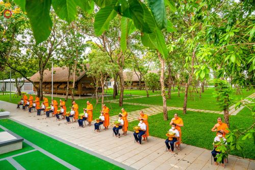 ภาพ No.44508:ประมวลภาพพิธีปลงผม โครงการบรรพชาสามเณรหน่อแก้วเปรียญธรรมรุ่นที่ 10