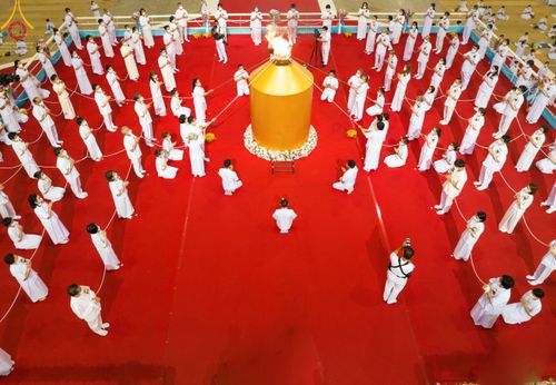 ภาพ No.52351:ประมวลภาพพิธีบูชาข้าวพระ (วันอาทิตย์ต้นเดือนตุลาคม) ณ วัดพระธรรมกาย จ.ปทุมธานี 