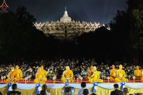 ภาพ No.46538:พิธีจุดโคมวิสาขประทีป วันวิสาขบูชา พ.ศ. 2565 ณ ประเทศอินโดนีเซีย