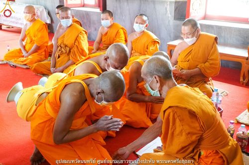 ภาพ No.40824:พิธีตัดปอยผม ปลงผม ขอขมารับผ้าไตรและพิธีบรรพชา ในโครงการอุปสมบท บูชาธรรมมหาปูชนียาจารย์ ประจำปี 2564 ชุดที่ 16