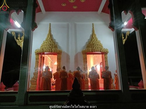 ภาพ No.40988:พิธีตัดปอยผม ปลงผม ขอขมารับผ้าไตรและพิธีบรรพชา ในโครงการอุปสมบท บูชาธรรมมหาปูชนียาจารย์ ประจำปี 2564 ชุดที่ 18