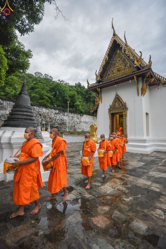 ภาพ No.48095:ประมวลภาพพิธีเวียนประทักษิณ และบรรพชาอุปสมบท รุ่นเข้าพรรษา ปี 2565