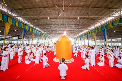 ภาพ No.52353:ประมวลภาพพิธีบูชาข้าวพระ (วันอาทิตย์ต้นเดือนตุลาคม) ณ วัดพระธรรมกาย จ.ปทุมธานี 