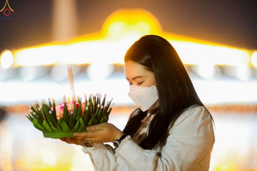 ภาพ No.55399:ประมวลภาพพิธีลอยกระทงธรรม ณ วัดพระธรรมกาย (วันที่ 8 พฤศจิกายน พ.ศ. 2565)