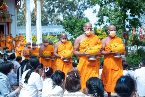 ภาพ No.40321:พิธีตัดปอยผม ปลงผม ขอขมารับผ้าไตรและพิธีบรรพชา ในโครงการอุปสมบท บูชาธรรมมหาปูชนียาจารย์ ประจำปี 2564 ชุดที่ 11