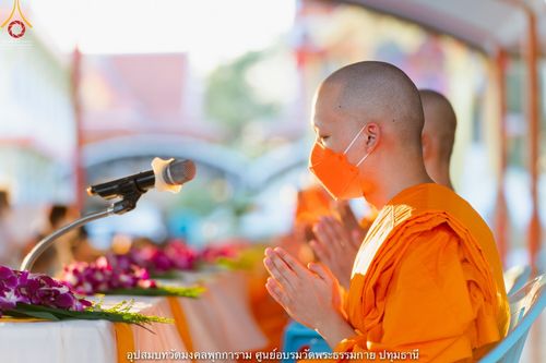 ภาพ No.40402:พิธีตัดปอยผม ปลงผม ขอขมารับผ้าไตรและพิธีบรรพชา ในโครงการอุปสมบท บูชาธรรมมหาปูชนียาจารย์ ประจำปี 2564 ชุดที่ 12