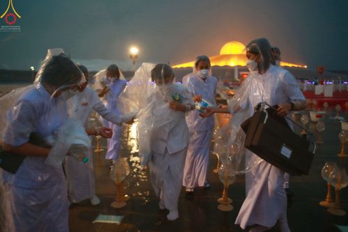 ภาพ No.52594:ประมวลภาพวันคล้ายวันเกิดครบรอบ 138 ปี พระมงคลเทพมุนี (สด จนฺทสโร) พระผู้ปราบมาร ชุดที่ 2