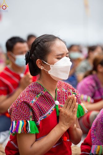 ภาพ No.50678:ประมวลภาพพิธีตักบาตร ณ วัดแม่แพ จ.แม่ฮ่องสอน เนื่องในวันธรรมชัย